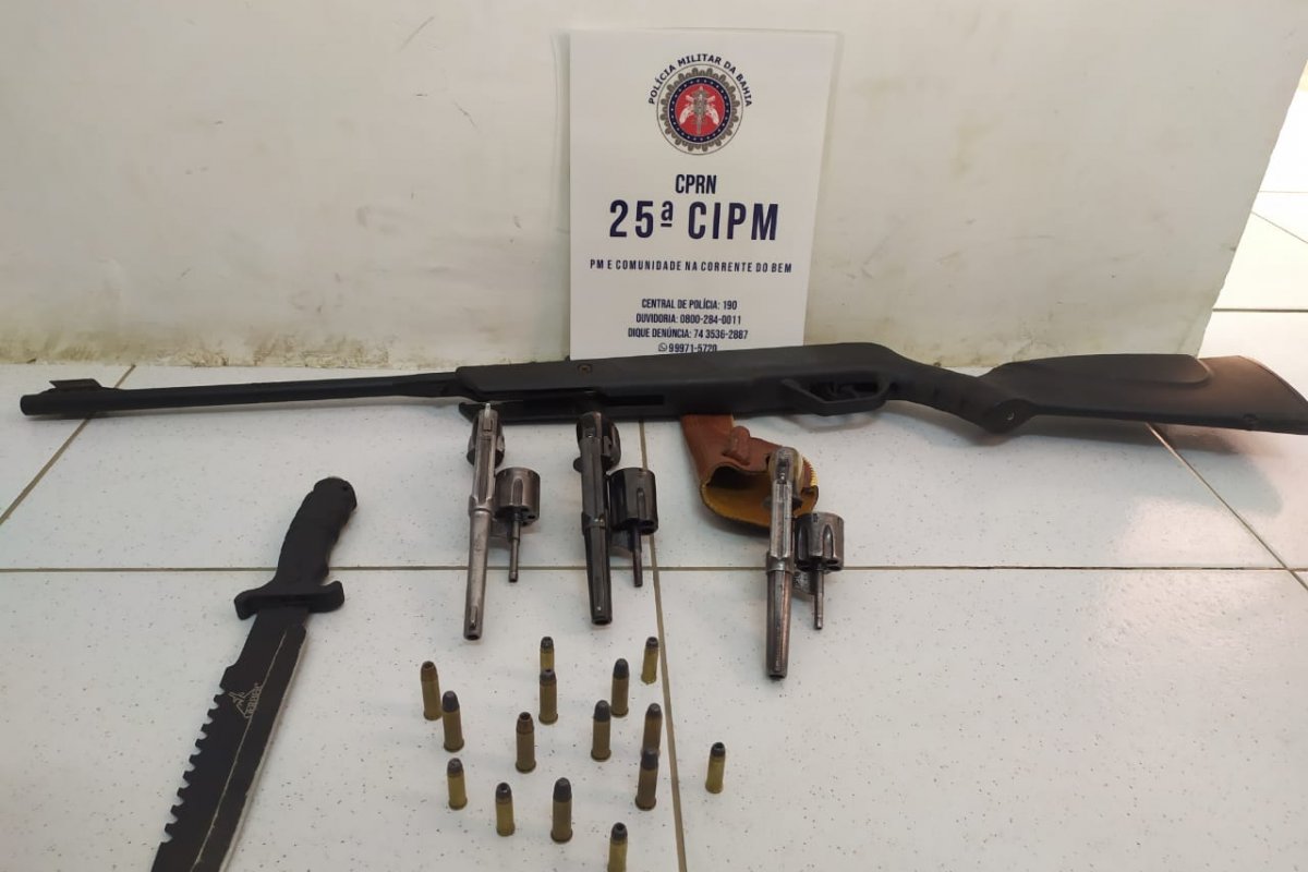 Dois homens são presos com armas dentro de residência no norte da Bahia 