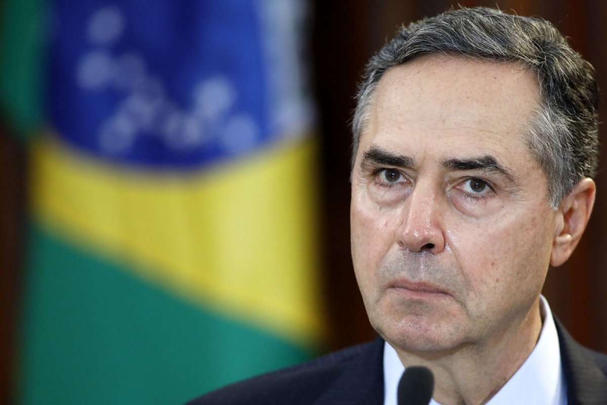 Em cerimônia, Barroso diz que amor ao Brasil, à democracia e à Justiça une os Poderes da República