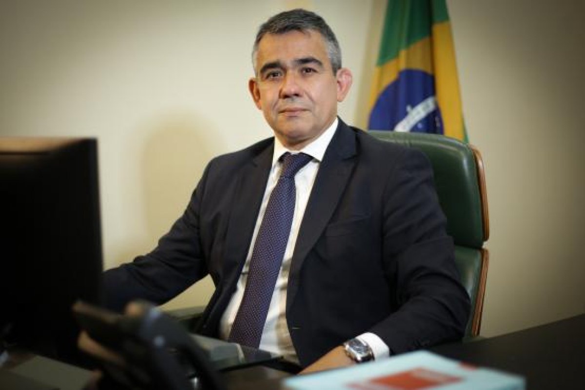 Eduardo André Brandão toma posse como presidente da Ajufe