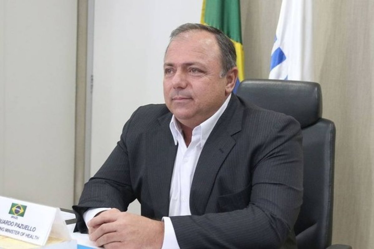 Pazuello segue no comando da saúde por mais três meses