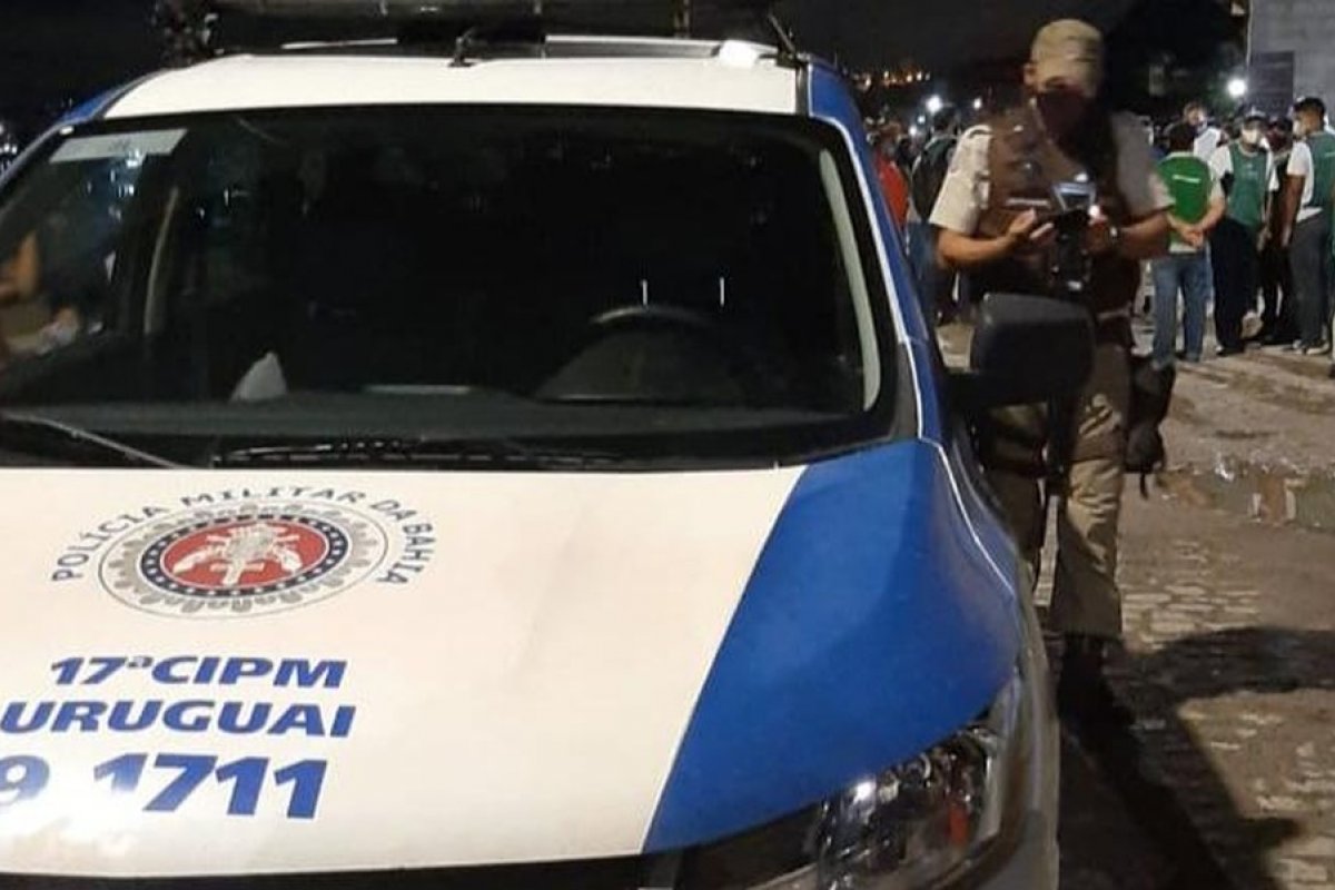 Fiéis são flagrados em culto religioso irregular em Salvador
