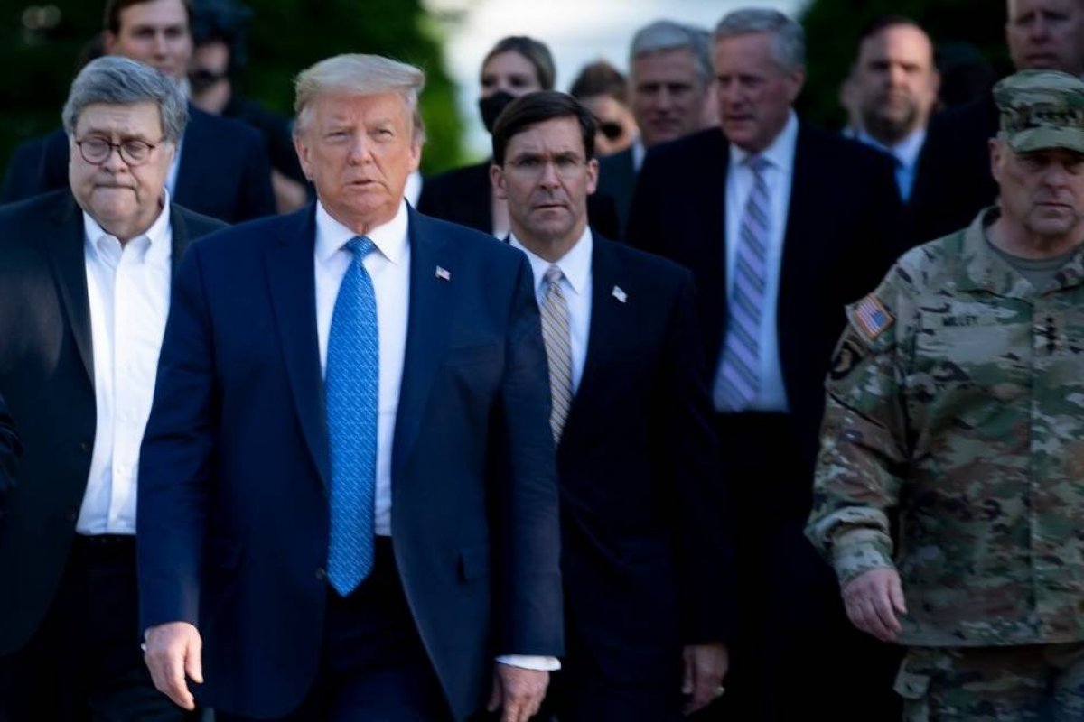 Secretário de defesa dos EUA contraria Trump e se opõe ao uso de militares para reprimir protestos