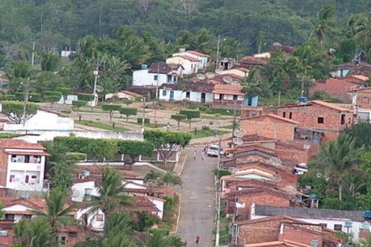 Mulher é presa por descumprir isolamento social estando com coronavírus 