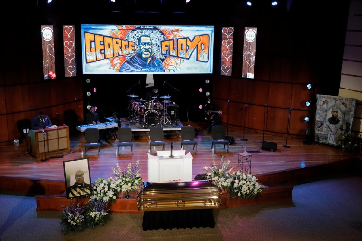 George Floyd é homenageado em funeral nos Estados Unidos 