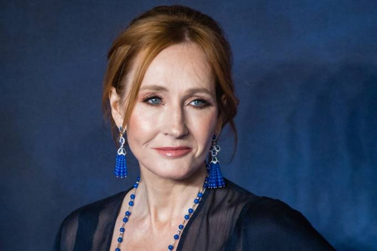 Atenção, Brasil! Novo livro de J. K. Rowling começa a ser publicado online em português