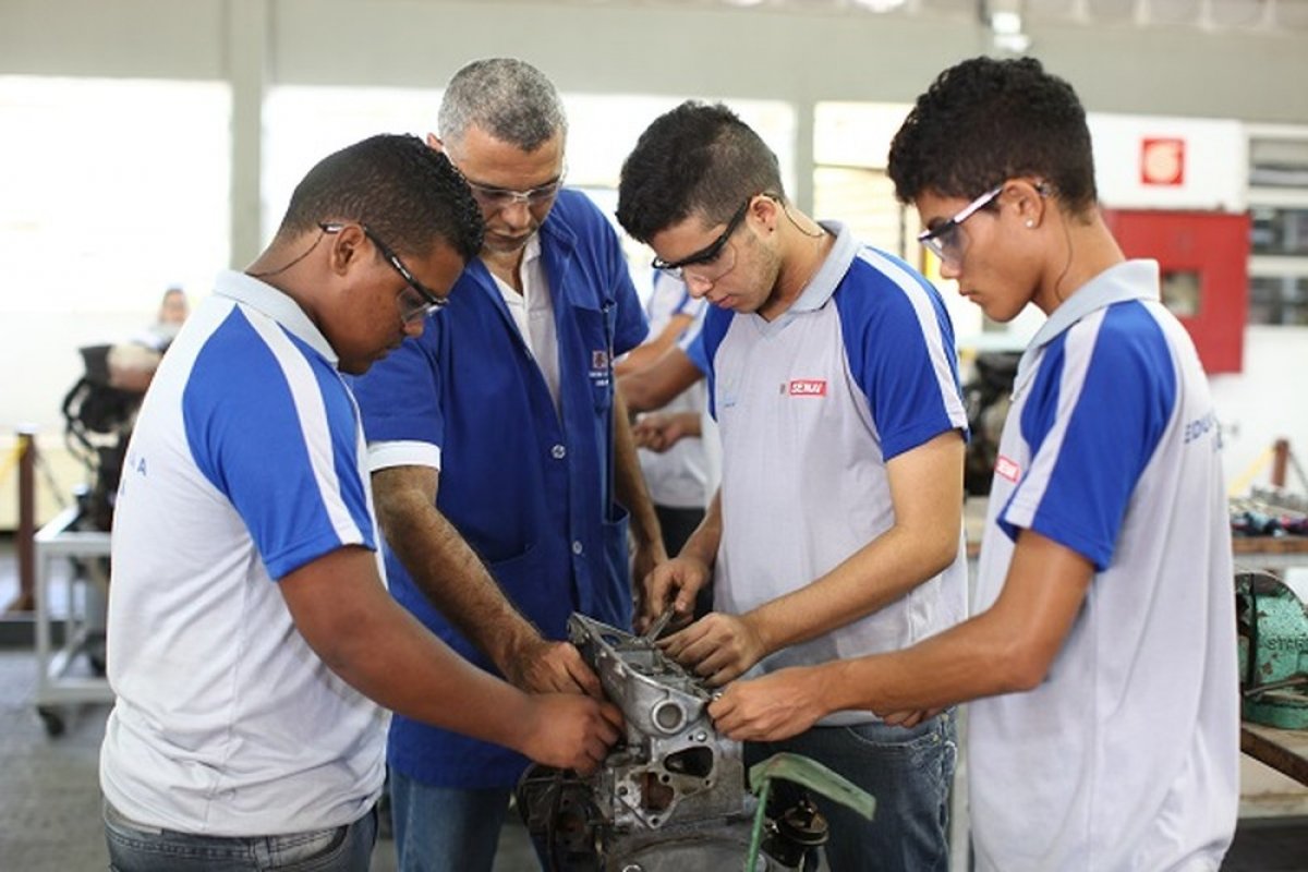 Senai prorroga inscrições para cursos técnicos