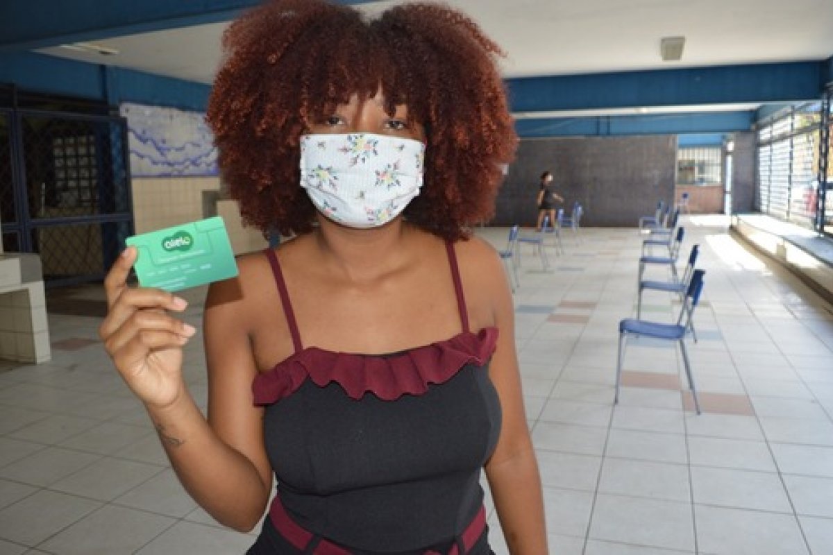 Estudantes da rede pública do estado recebem segunda etapa do Vale Alimentação 