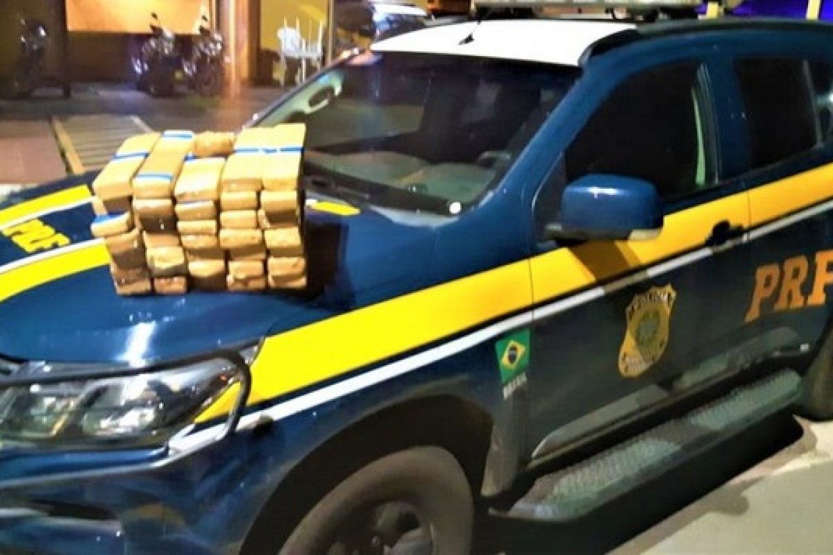 Polícia apreende quase 30 kg de maconha em mala de carro na Bahia