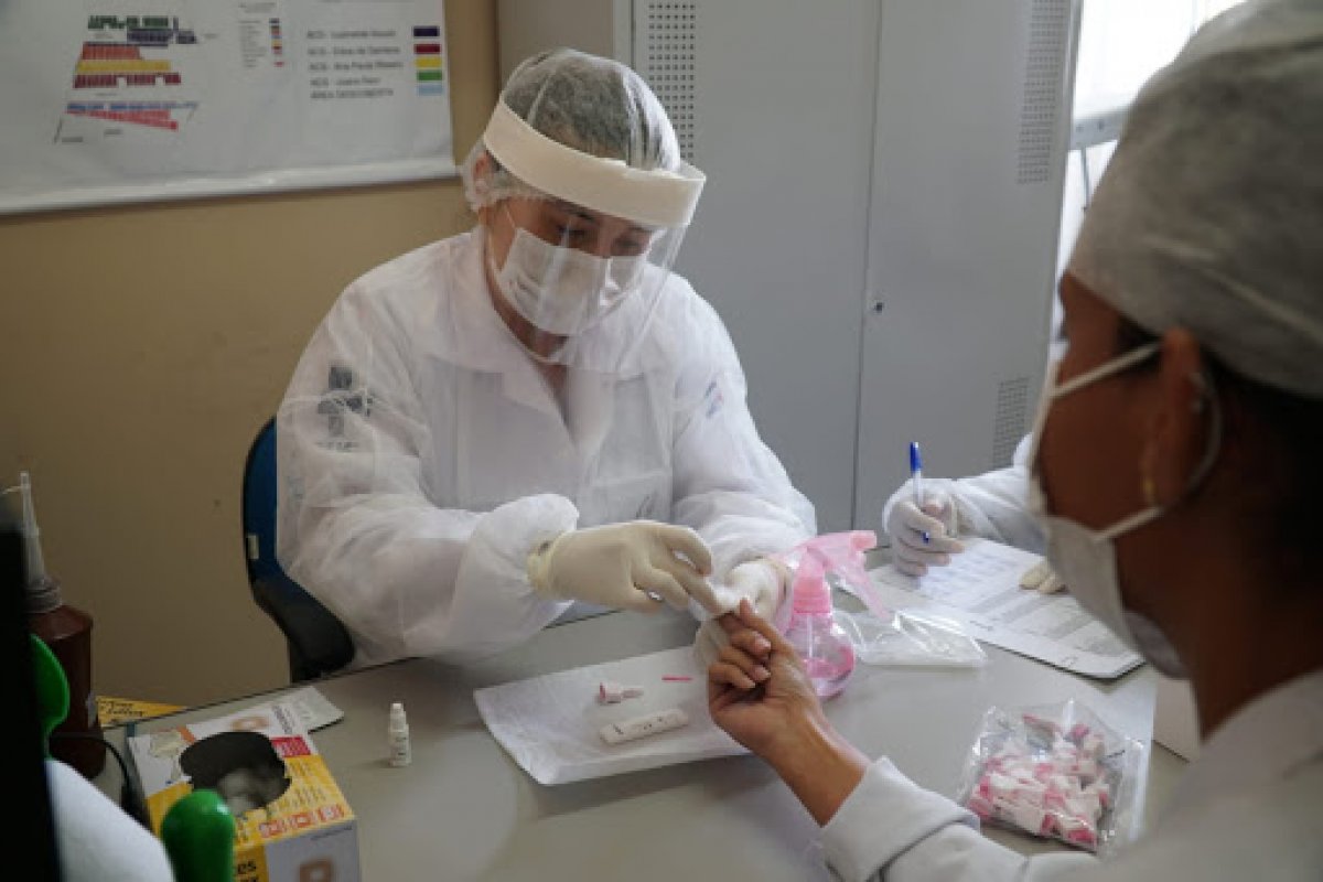 Câmara aprova testagem prioritária de profissionais de saúde para Covid-19
