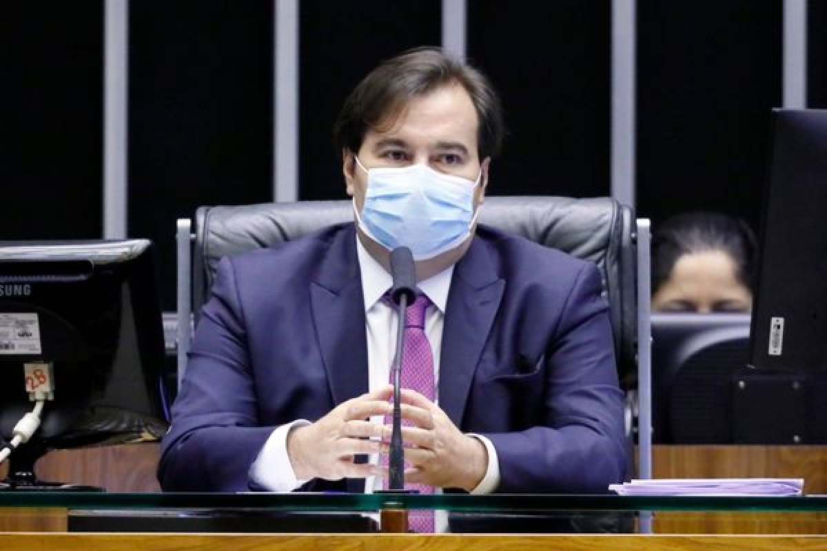 Maia diz que "Não é hora de discutir impeachment" 