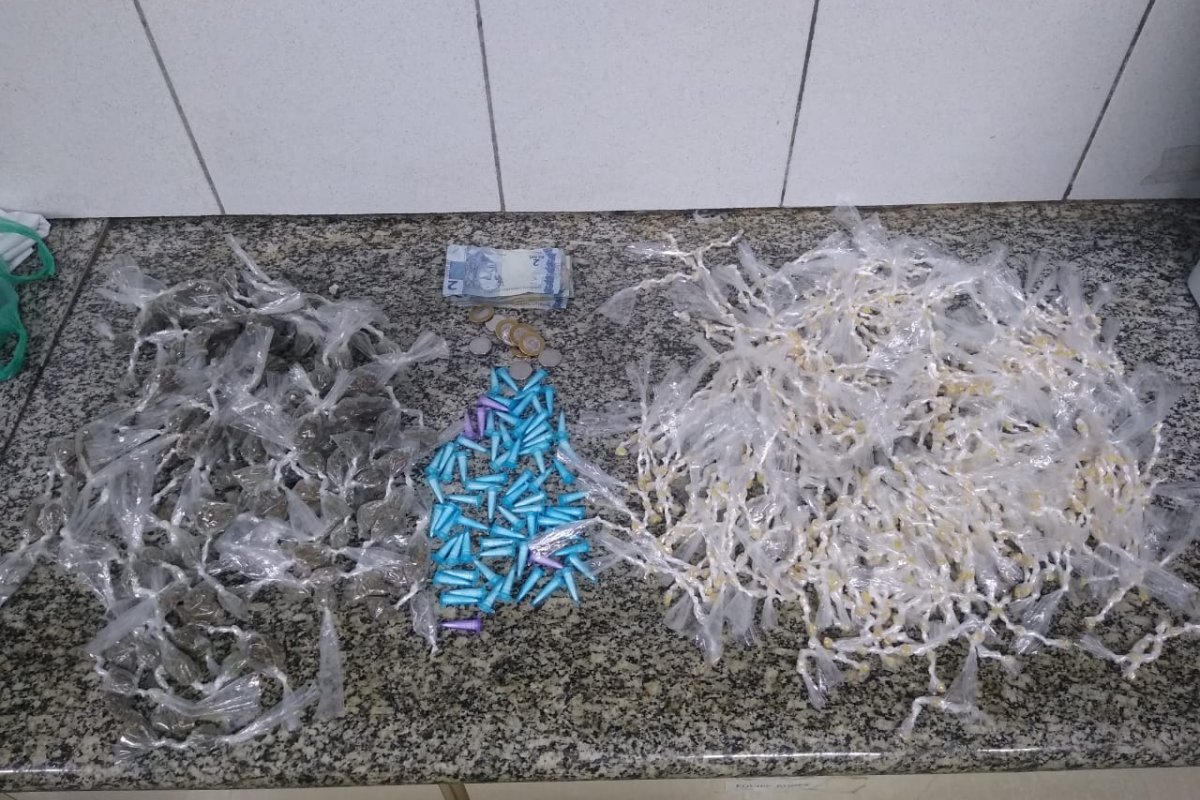 Polícia apreende mais de mil porções de drogas no bairro de Brotas, em Salvador