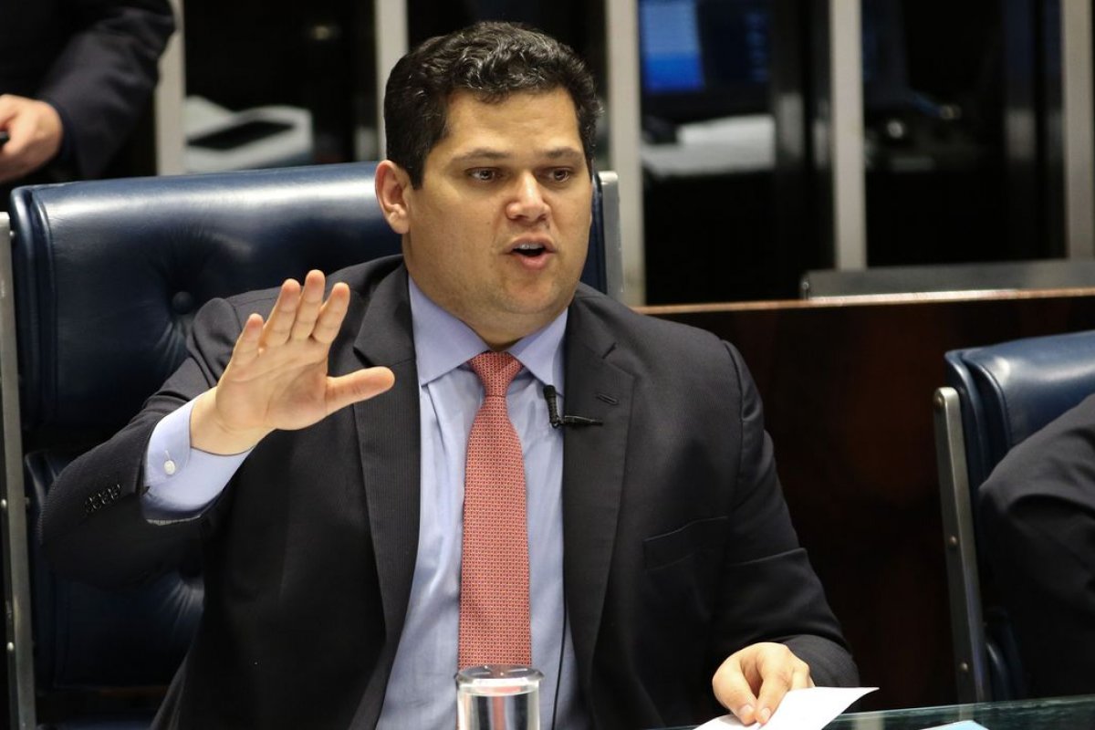 MP que dá poder a Weintraub para escolher reitores de universidades é devolvida pelo Senado
