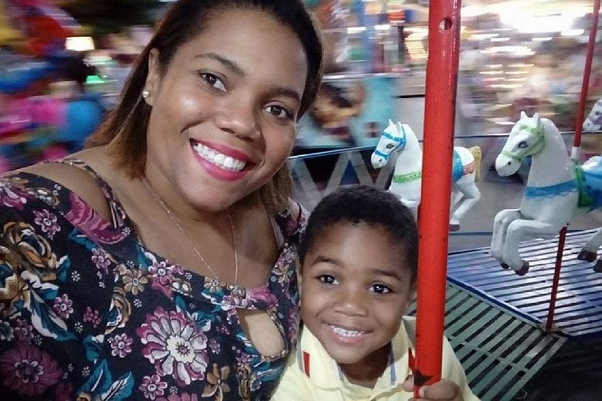 Polícia vai investigar se menino Miguel foi jogado do 9º andar