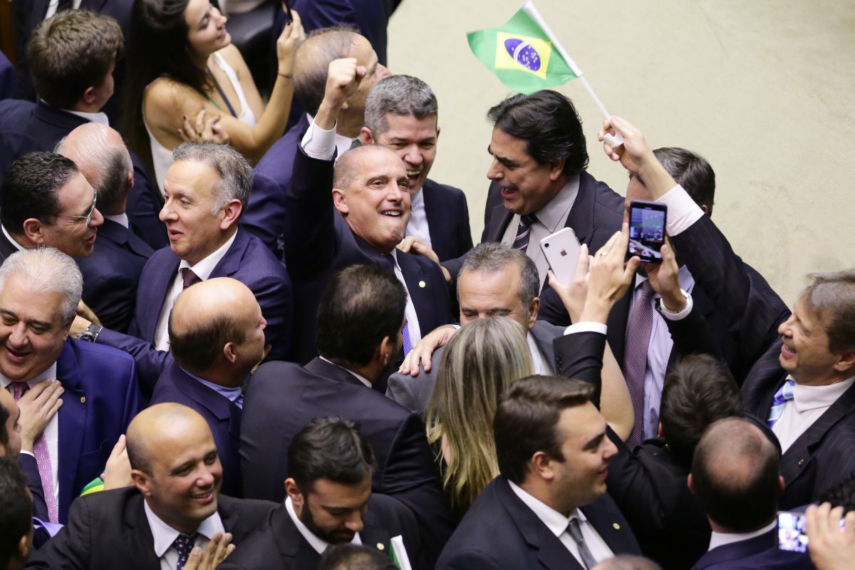 Reforma da Previdência é aprovada em 1º turno no plenário da Câmara
