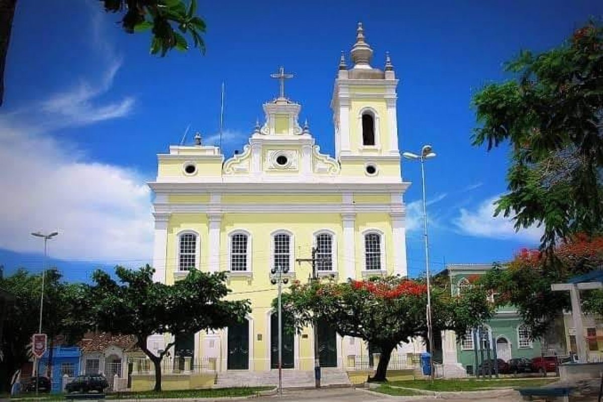 Fiéis celebram missa de Santo Antônio neste sábado (13)