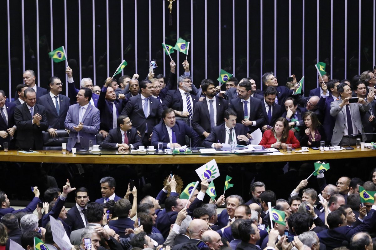 Governo e deputados comemoram Nova Previdência nas redes sociais