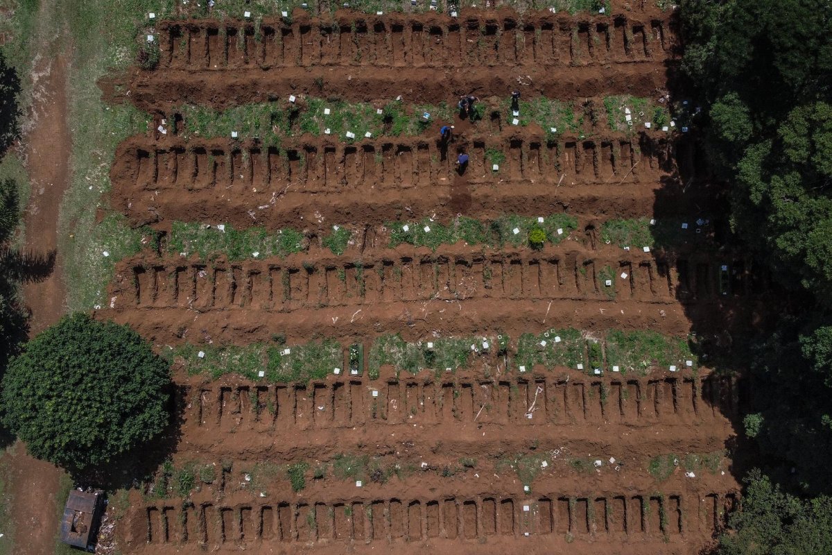 Brasil registra 42.802 mortes por coronavírus, mostra consórcio de veículo de imprensa