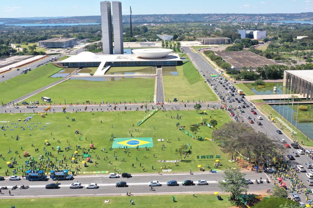 Governador do DF fecha Esplanada dos Ministérios para evitar protestos neste domingo (14)