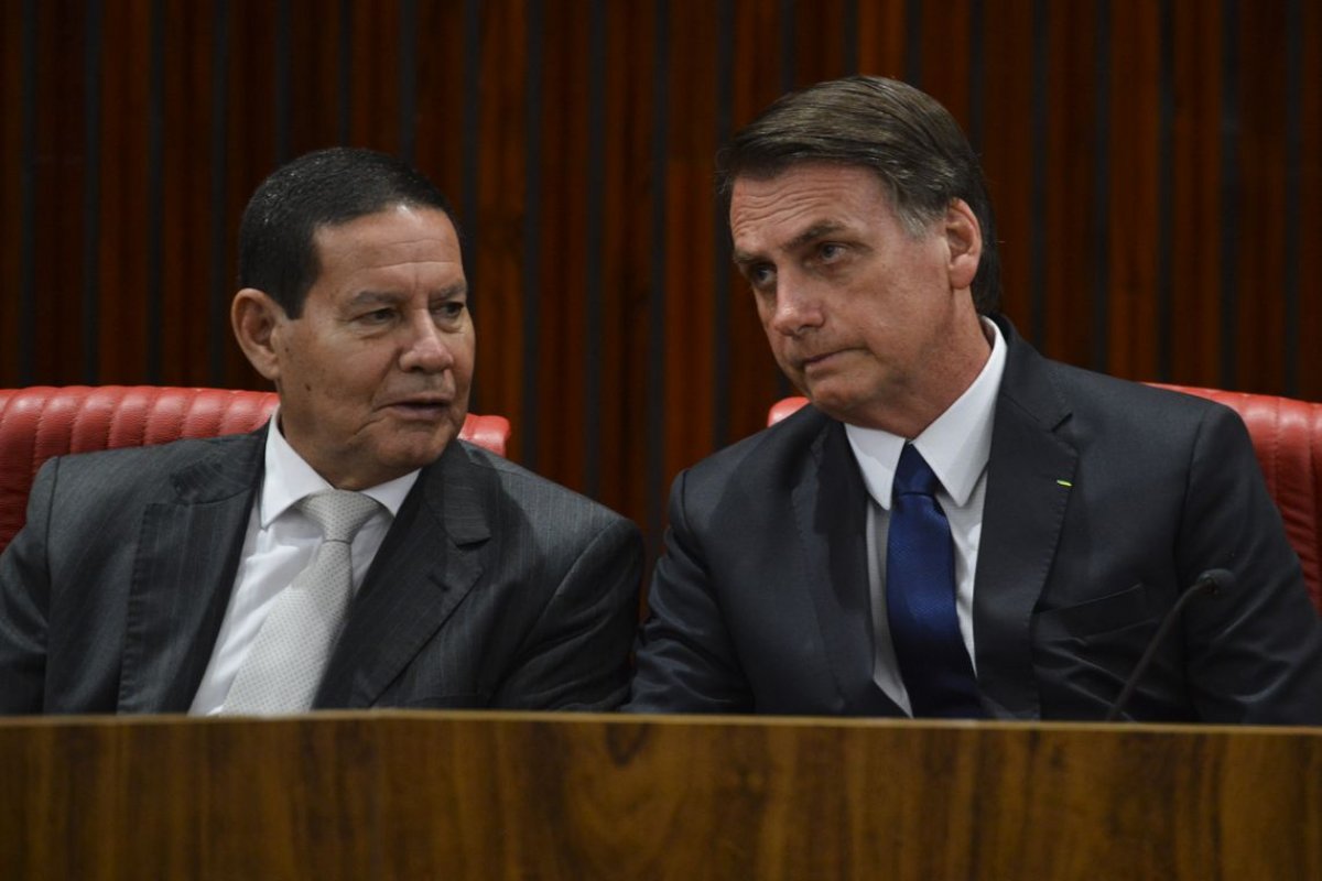 Investigações que apuram fake news no Supremo e TSE podem afetar chapa que elegeu Bolsonaro e Mourão