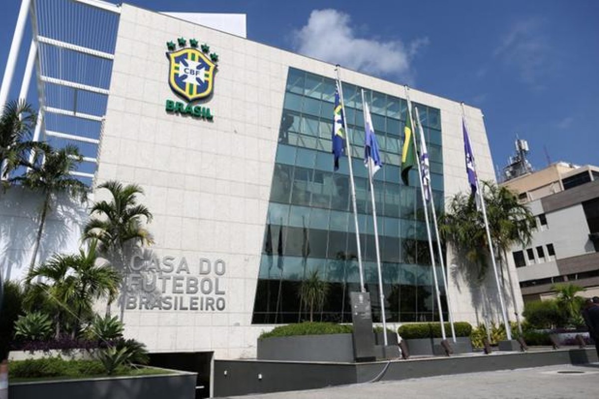 Pandemia pode fazer futebol brasileiro ter retração de R$ 2 bi