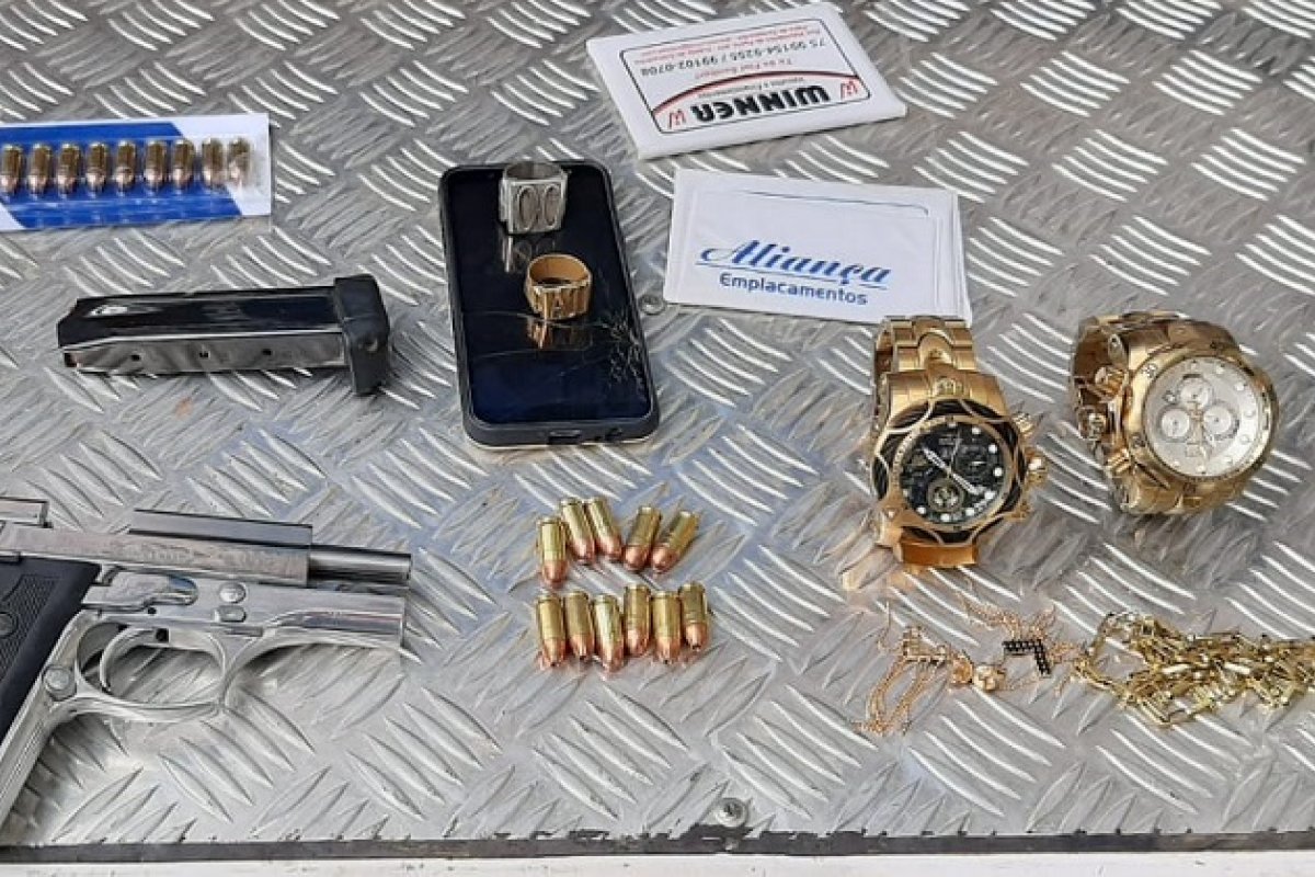 Foragido da Justiça é preso com pistola e documento falso