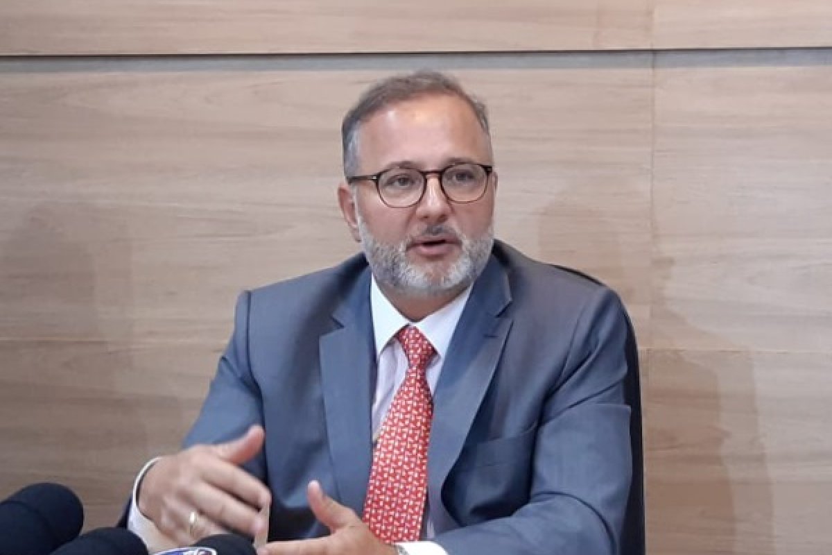Após denuncia do Farol da Bahia, contrato da Sesab com empresa de aventais será rescindido