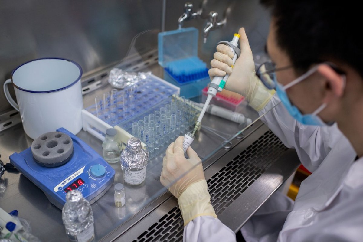 Vacina em testes para Covid-19 induz produção de anticorpos em 90% dos pacientes, anuncia empresa chinesa