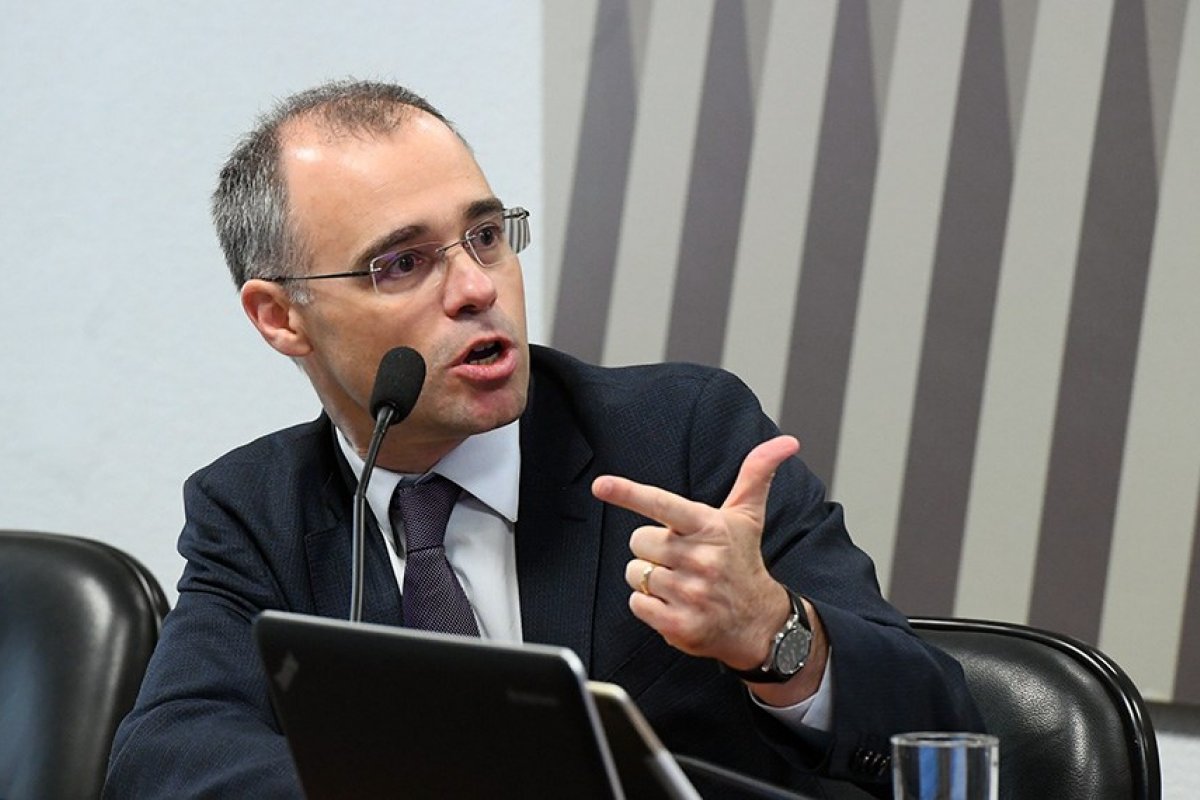 Ministro da Justiça e Segurança Pública solicita abertura de inquérito para investigar publicação com alusão da suástica nazista a Bolsonaro
