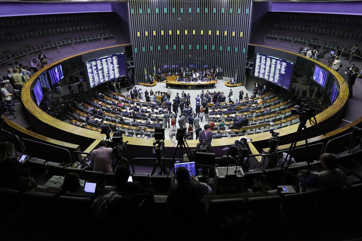 Em nova sessão, deputados analisam destaques que podem alterar pontos da Reforma