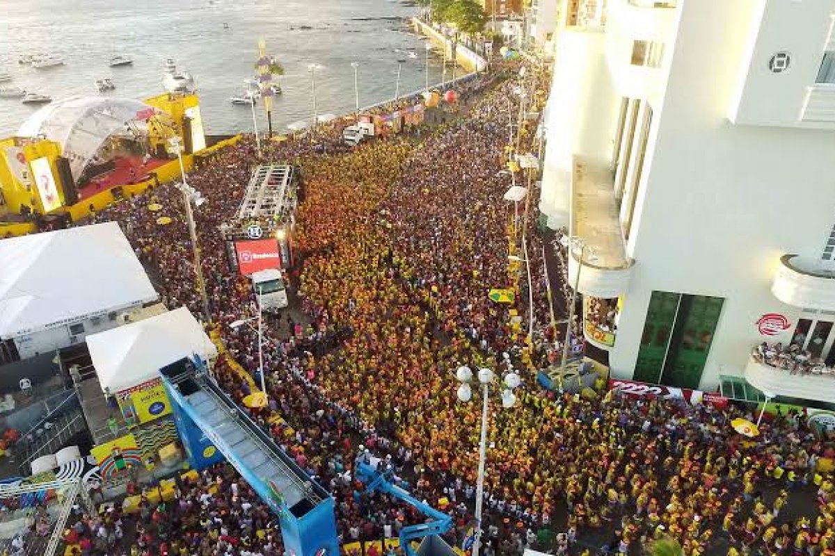Pesquisa diz que Covid-19 se espalhou durante Carnaval pelo Brasil