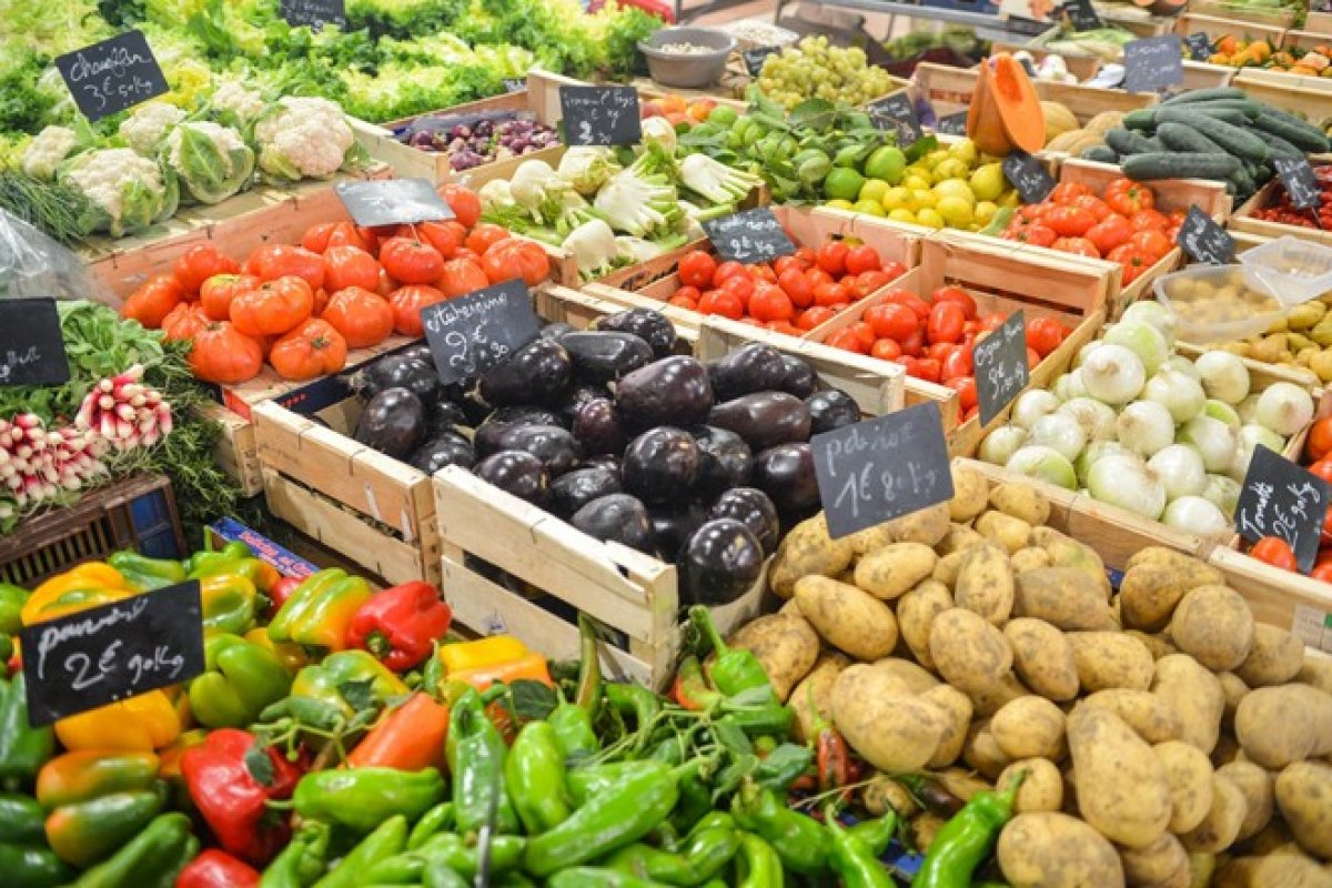 Ipea: Inflação afetou mais as famílias de baixa renda na crise, com alta dos alimentos
