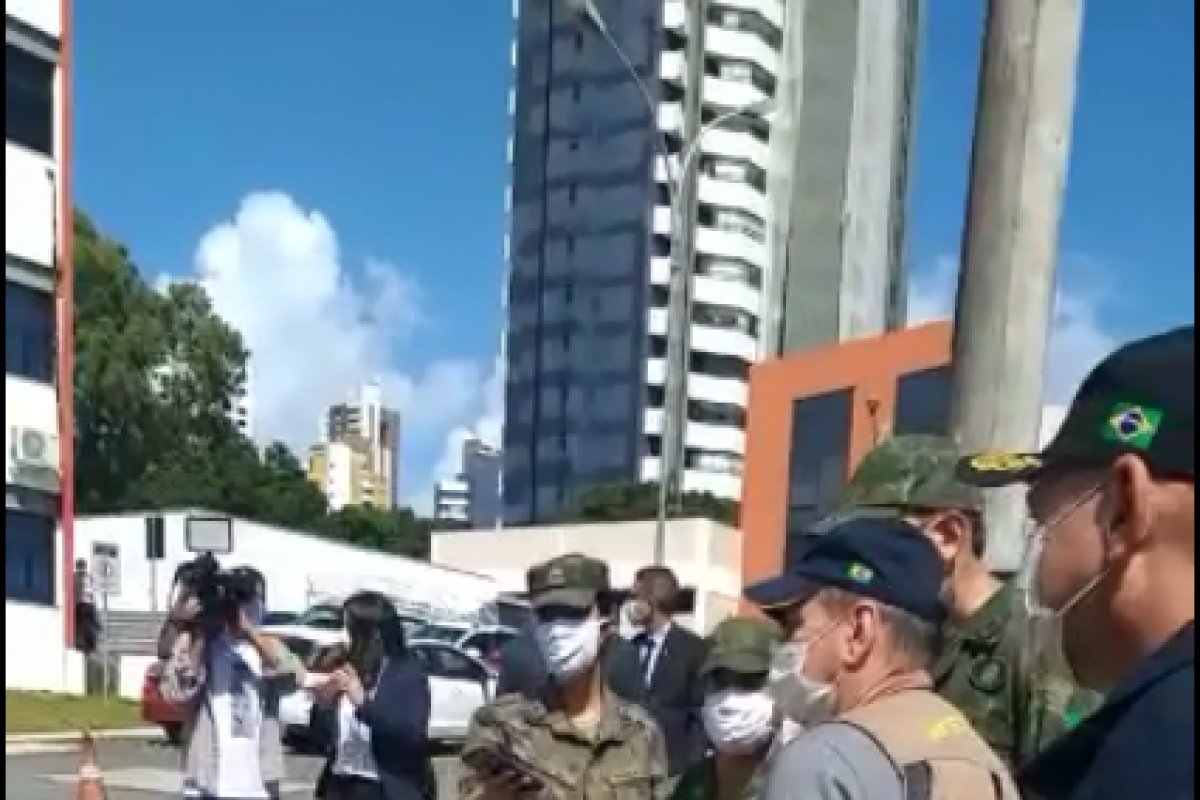 Veja vídeo: ministro da Defesa visita Hemoba e participa de reunião com Rui Costa