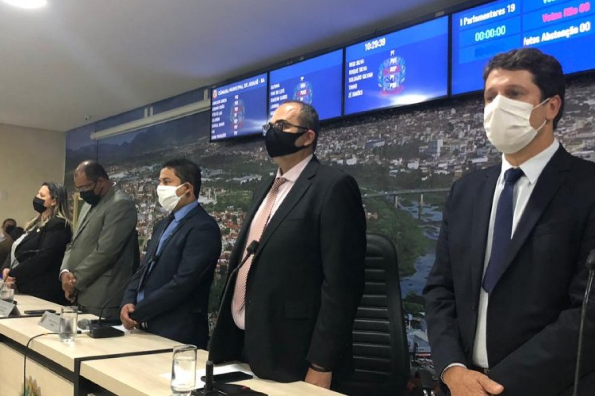 Novo prefeito de Jequié é empossado na Câmara Municipal