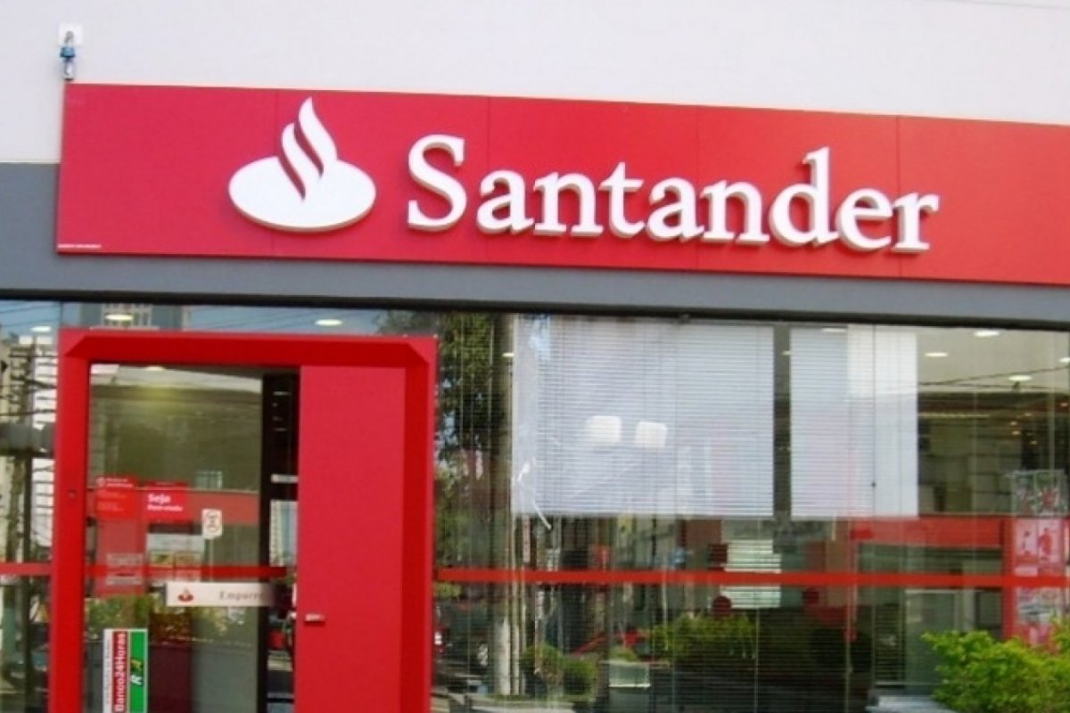 Santander inicia processo de demissão de funcionários na Bahia