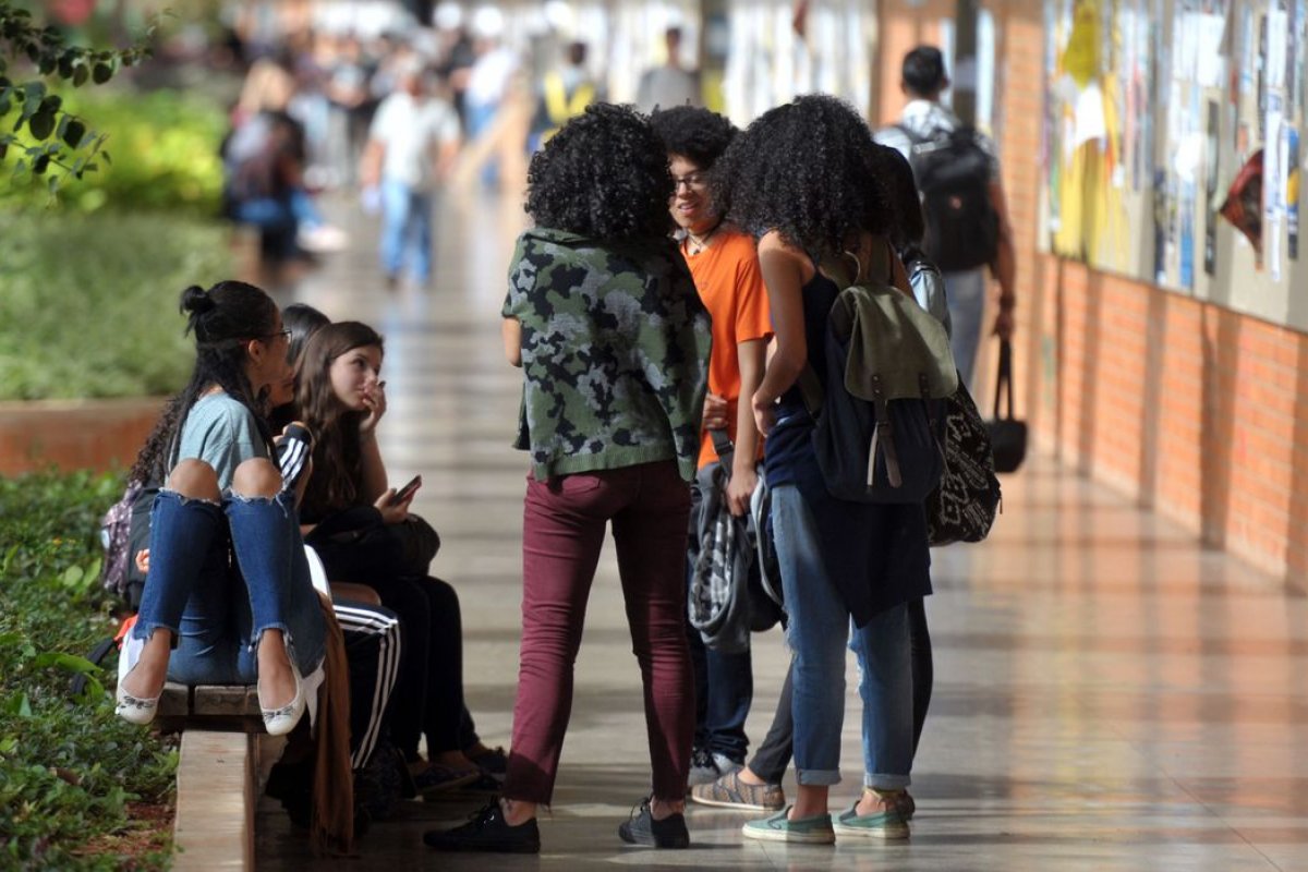 Partidos entram com ação no STF para suspender portaria de políticas de inclusão de cotas
