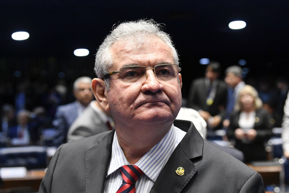 O pré-relatório do projeto das Fake News é distribuído pelo senador Angelo Coronel