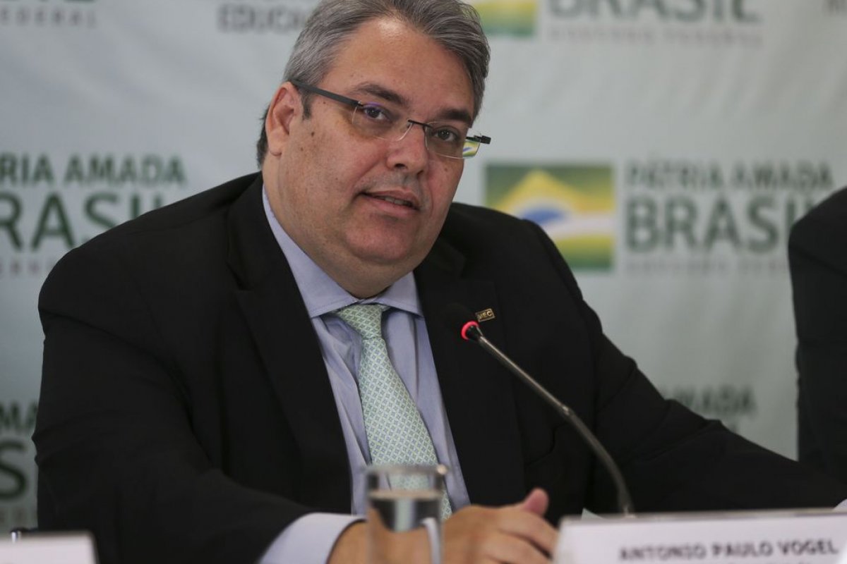 MEC: Antonio Paulo Vogel de Medeiros assume interinamente ministério 