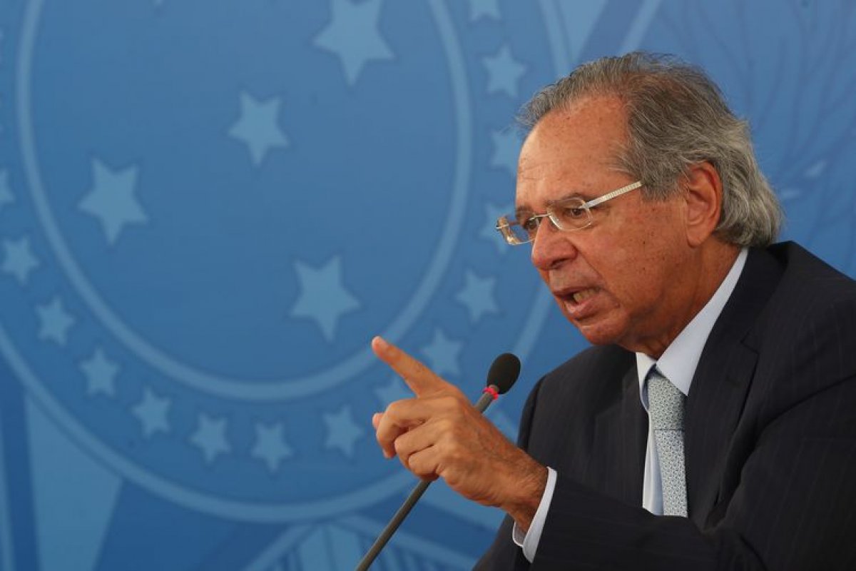 Governo Federal libera 20 mil funcionários temporários e congela concursos em 2020