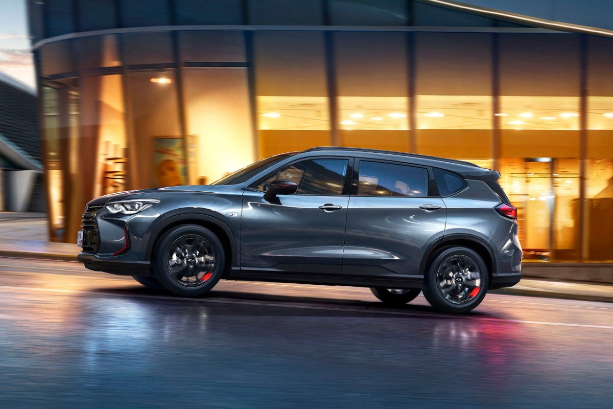 Chevrolet Spin ganha até motor híbrido na China