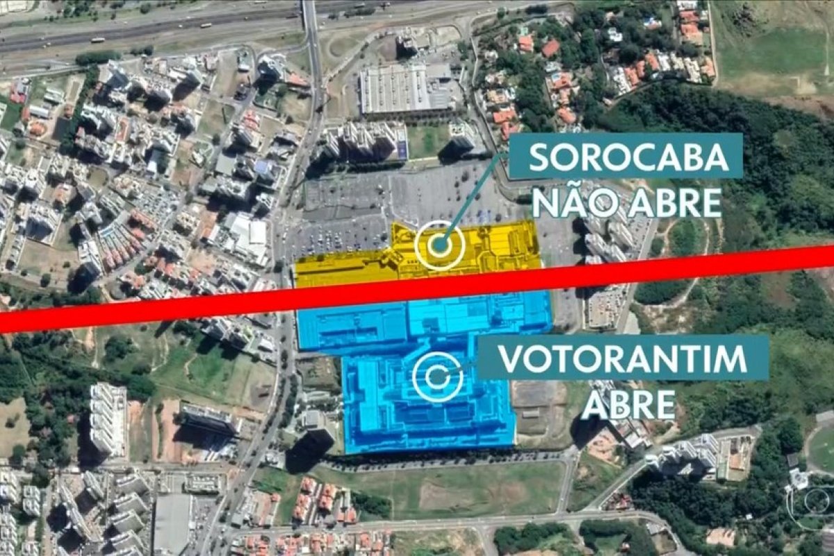Shopping entre duas cidades fica 'dividido' entre lojas abertas e fechadas