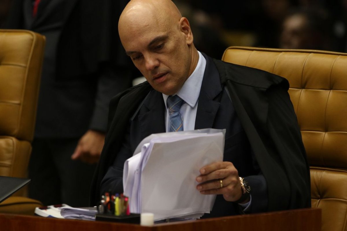 Moraes retira sigilo de decisão que autorizou investigar manifestações