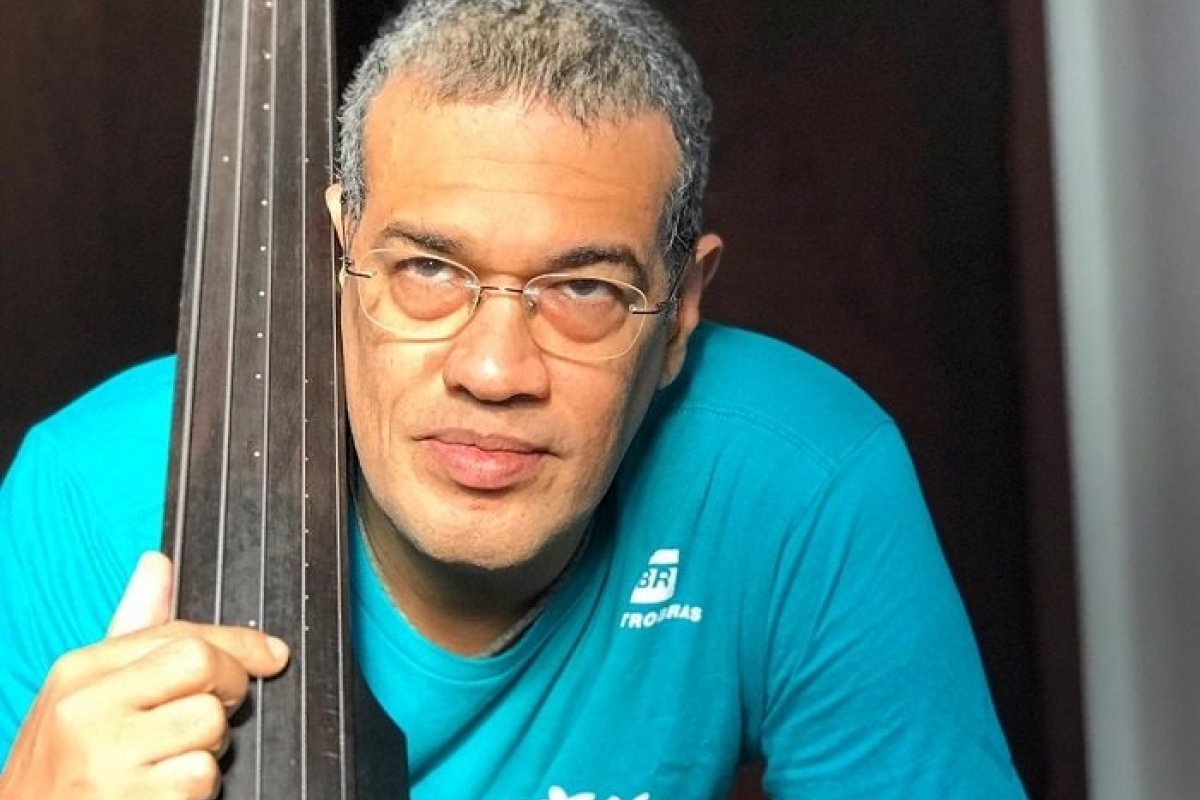 Quarentena - Luciano Calazans reestreia projeto “É Mais Em Baixo”   