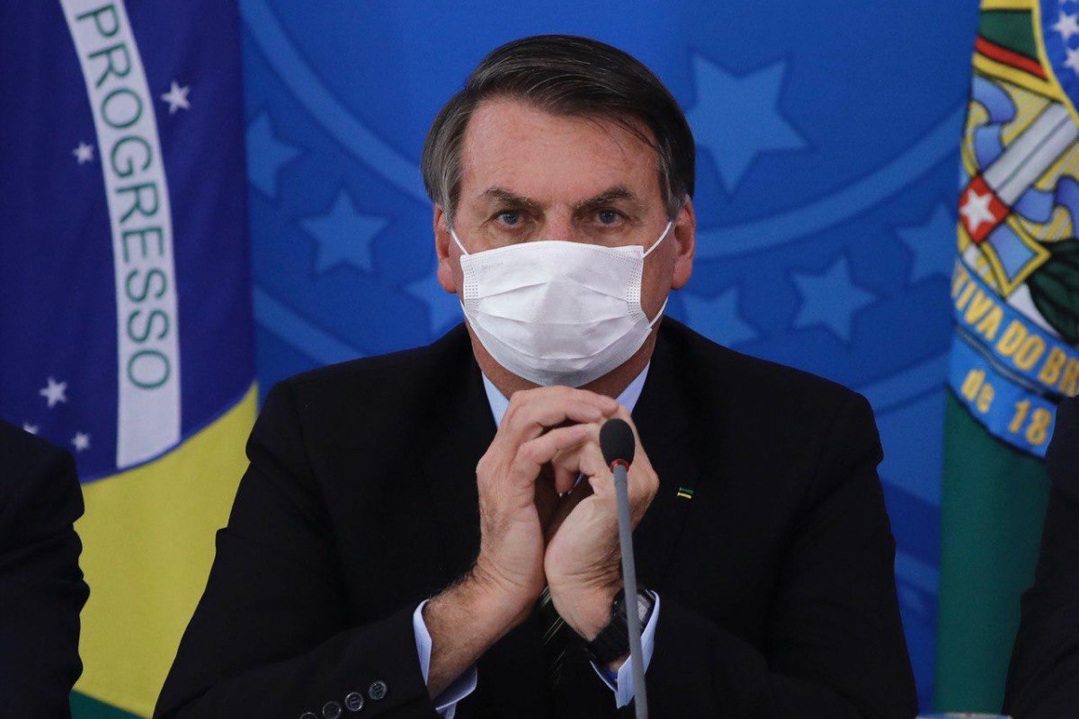 Justiça do DF obriga Bolsonaro a usar máscara nas ruas