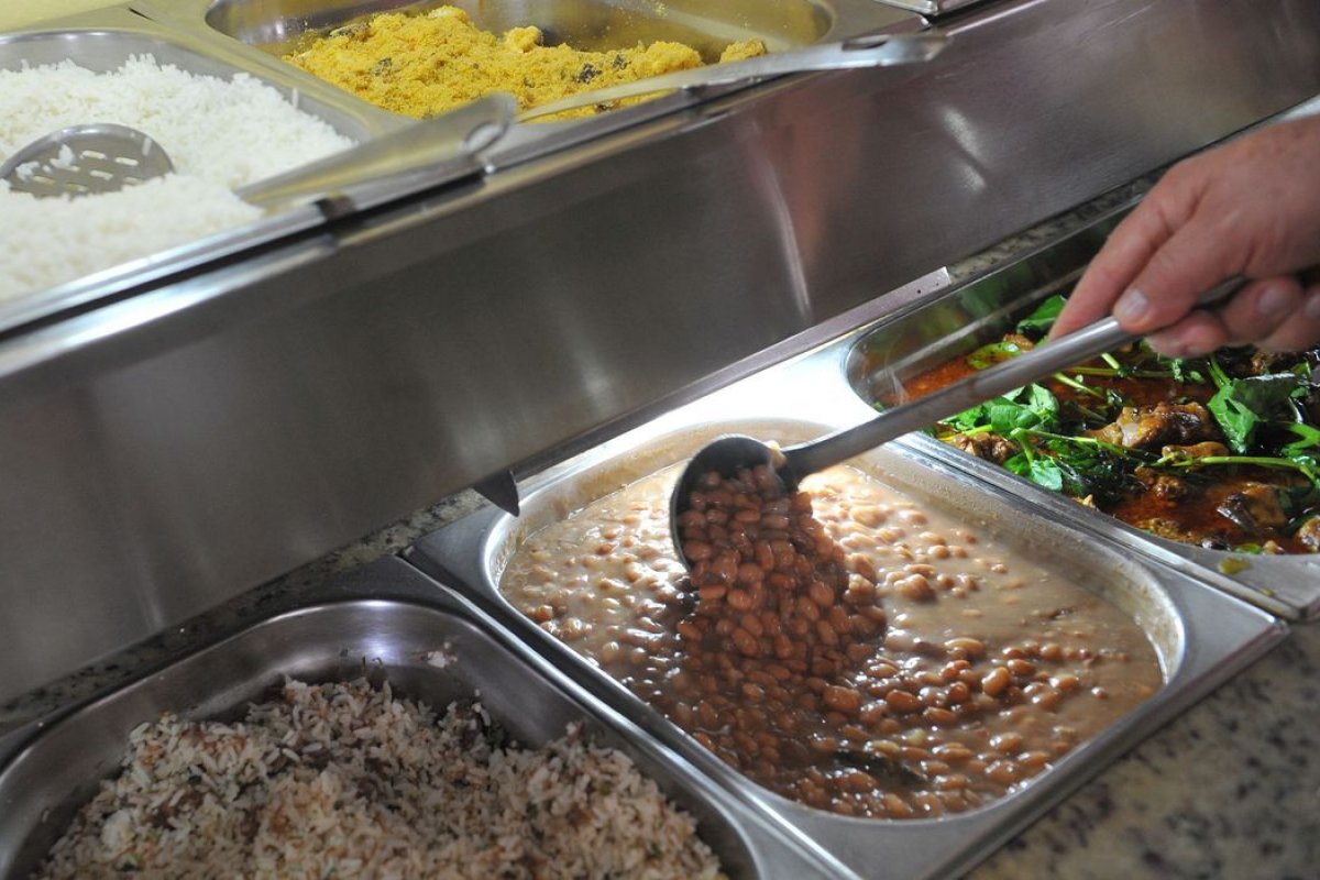 Governo sanciona lei que permite doação de alimentos e refeições não vendidas por causa da pandemia