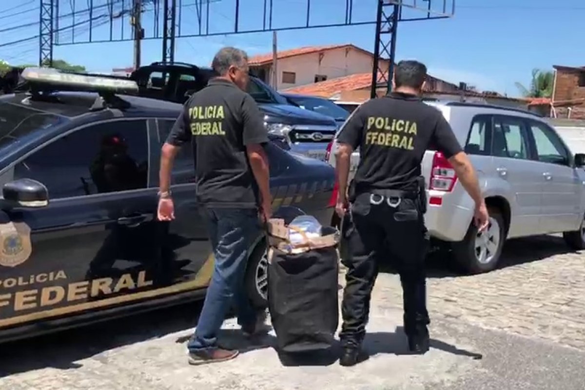 PF intercepta mala com R$ 711 mil em voo de Salvador a Curitiba