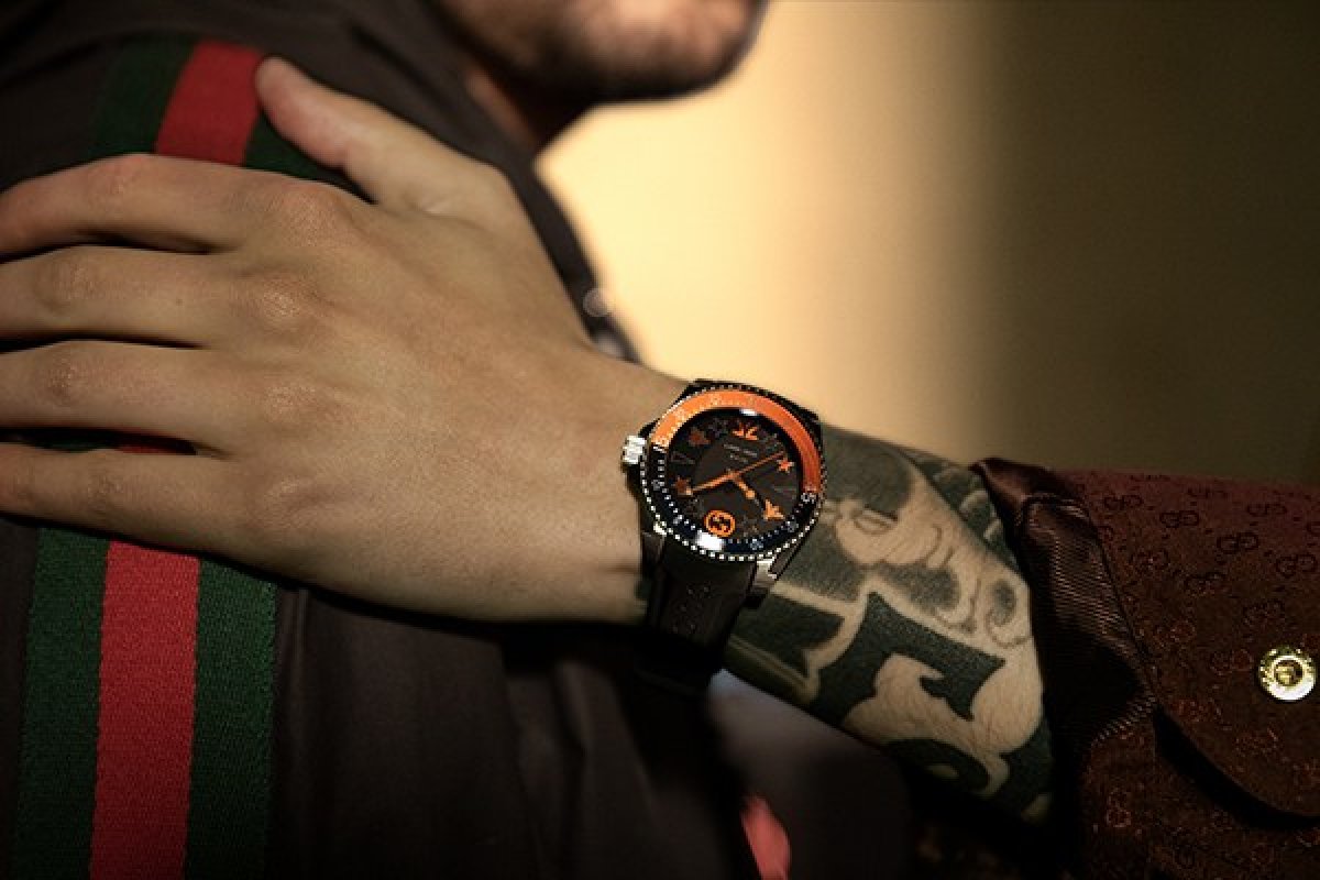 Em edição limitada, Gucci lança relógio inspirado no jogo ‘League of Legends’