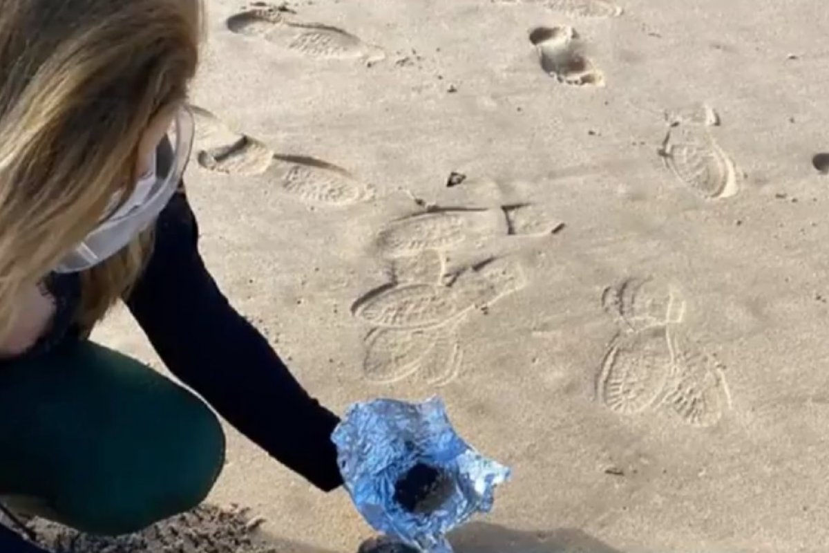 Novas manchas de óleo são encontradas em praias de Salvador