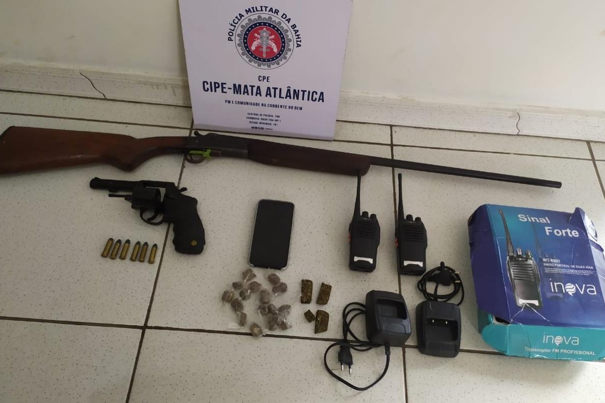 Irmãos são presos após denúncias de  exibir armas de fogo em Porto Seguro