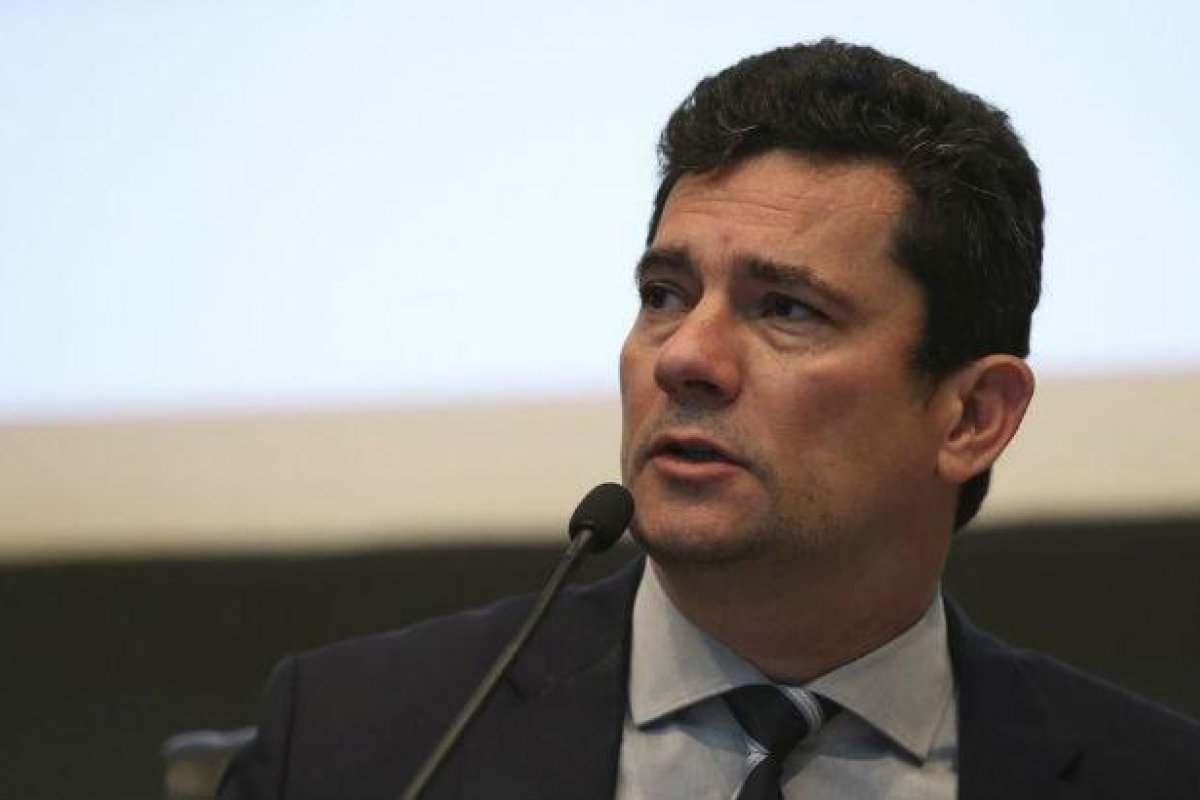 PT processa Moro por divulgar, há quatro anos, conversa entre Lula e Dilma