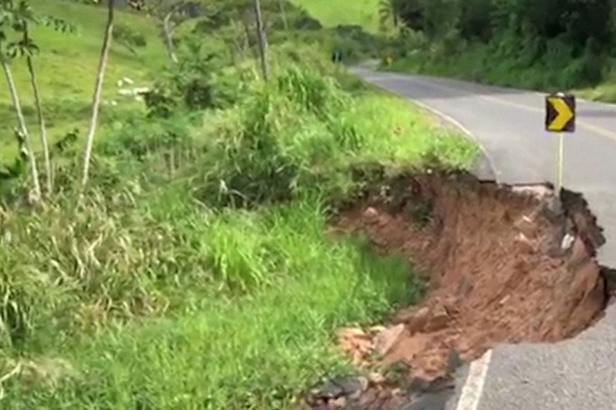 Cratera em rodovia preocupa moradores da região de Santo Amaro